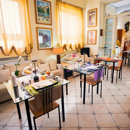 Oda ve Kahvaltı Degli Artisti Palmi